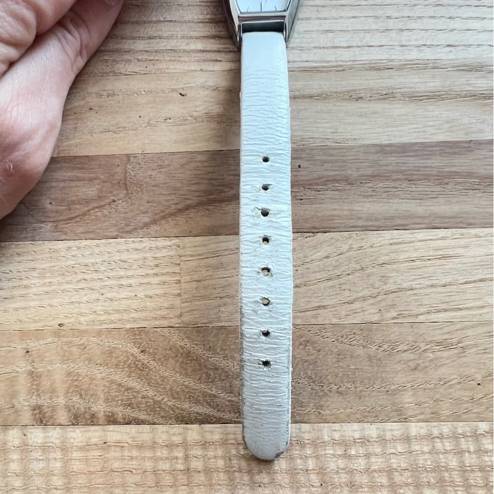 Relic ladies silver tone white leather strap fashion watch NEW BATTERY
